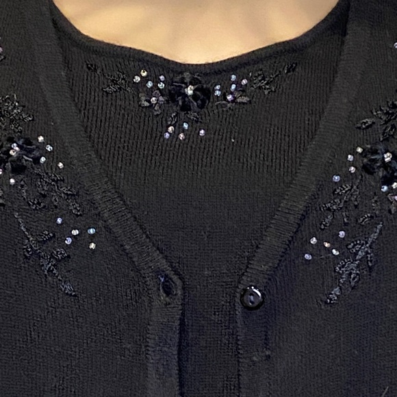 Carolyn Taylor Mock 2-piece Embellished Beaded Floral Black Sweater Sz Small EUC - Picture 3 of 6